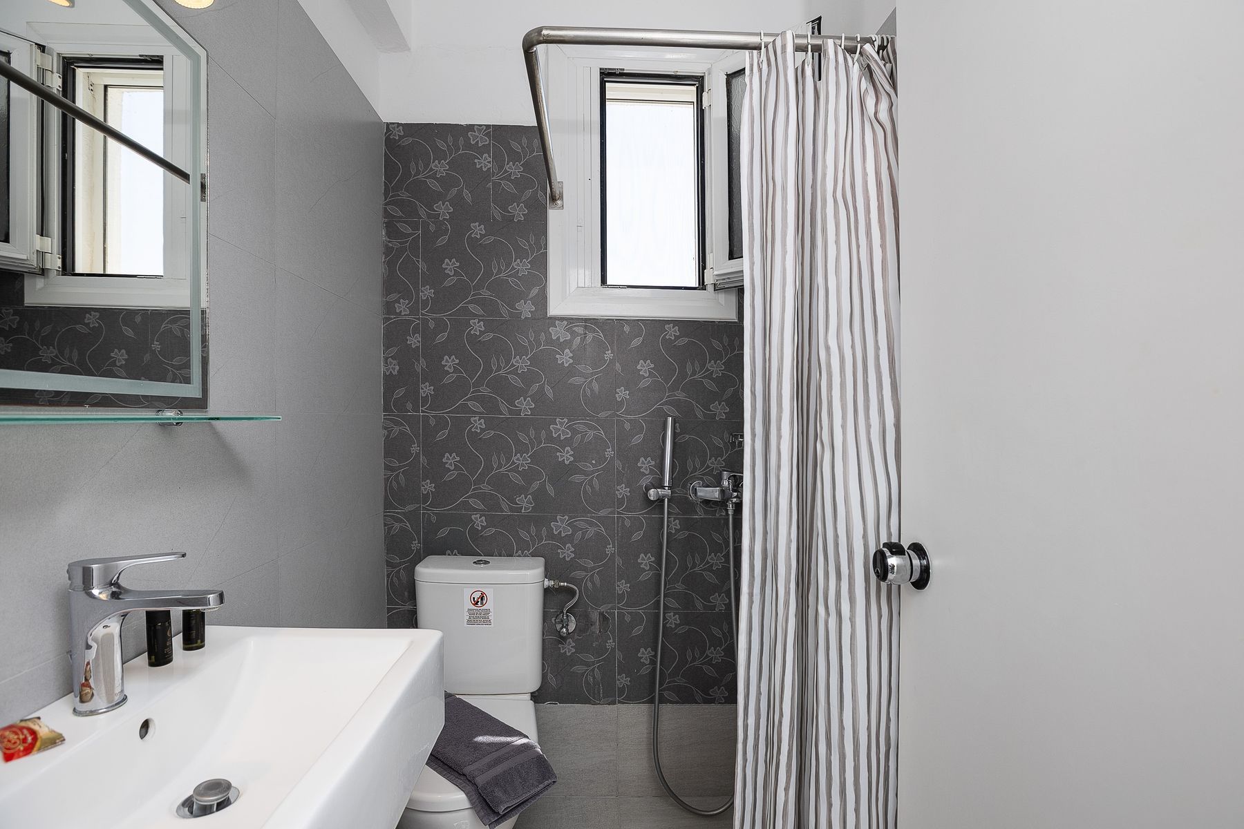 Indoor Modernist Apartment with Spa Bath