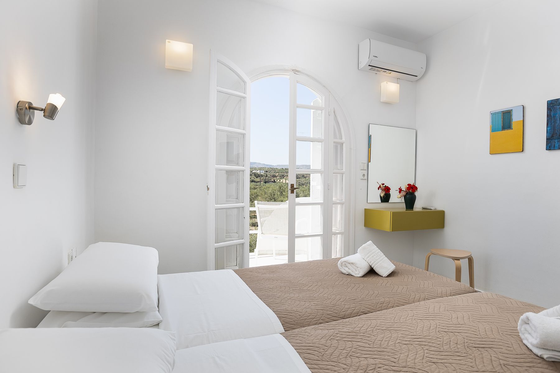 Indoor Modernist Apartment with Spa Bath