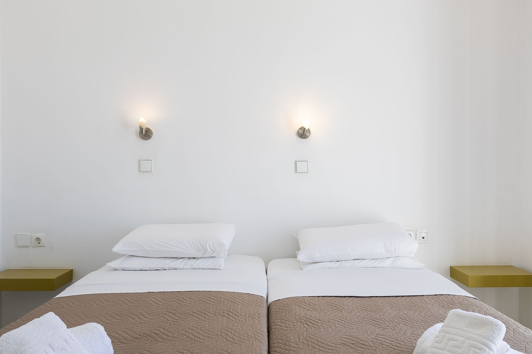 Indoor Modernist Apartment with Spa Bath