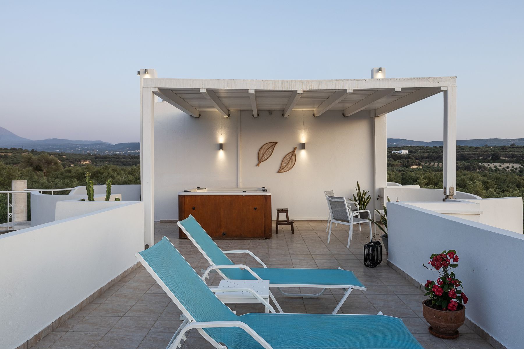 Outdoor Modernist Apartment with Spa Bath