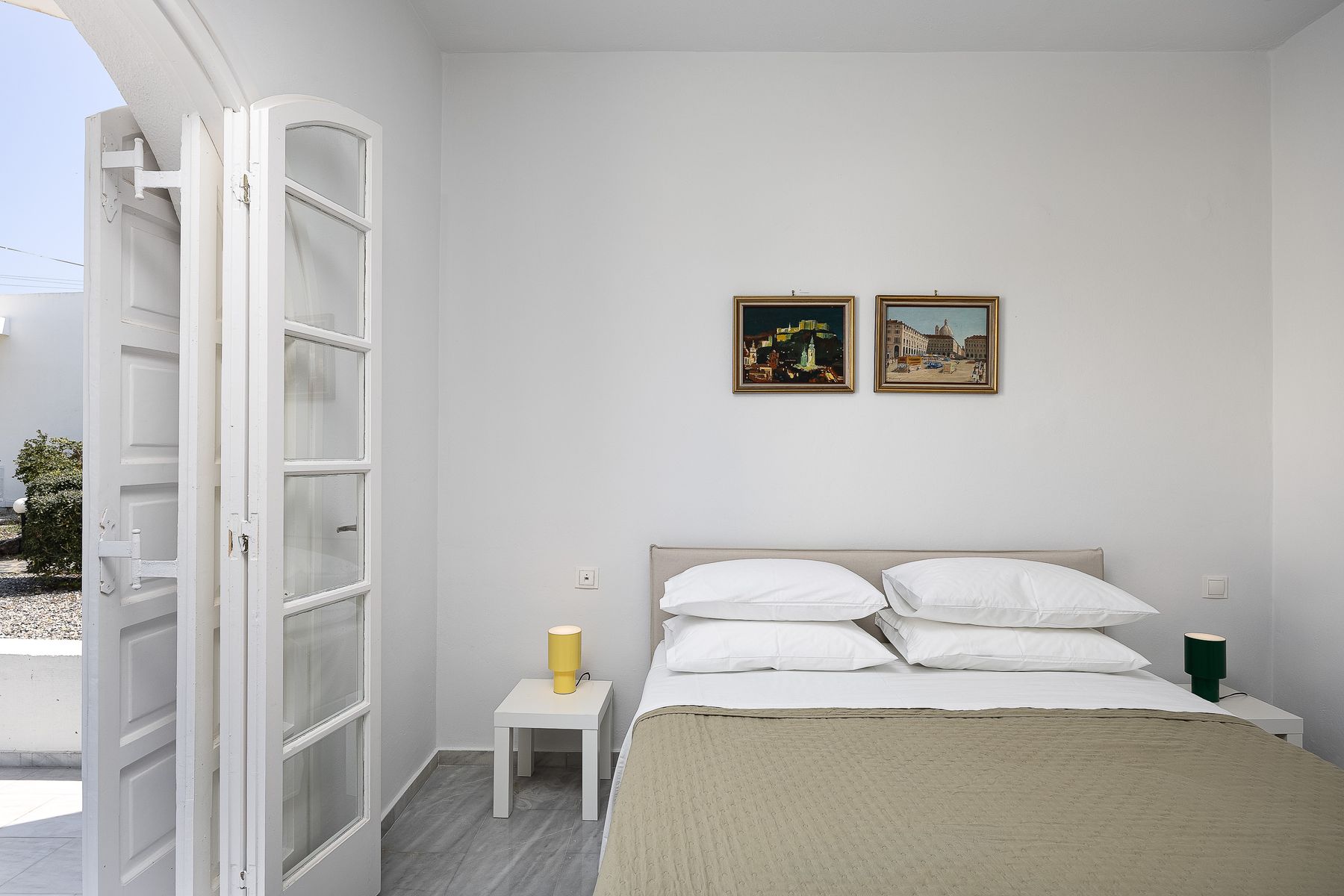 Indoor Modernist Suite With Spa Bath 