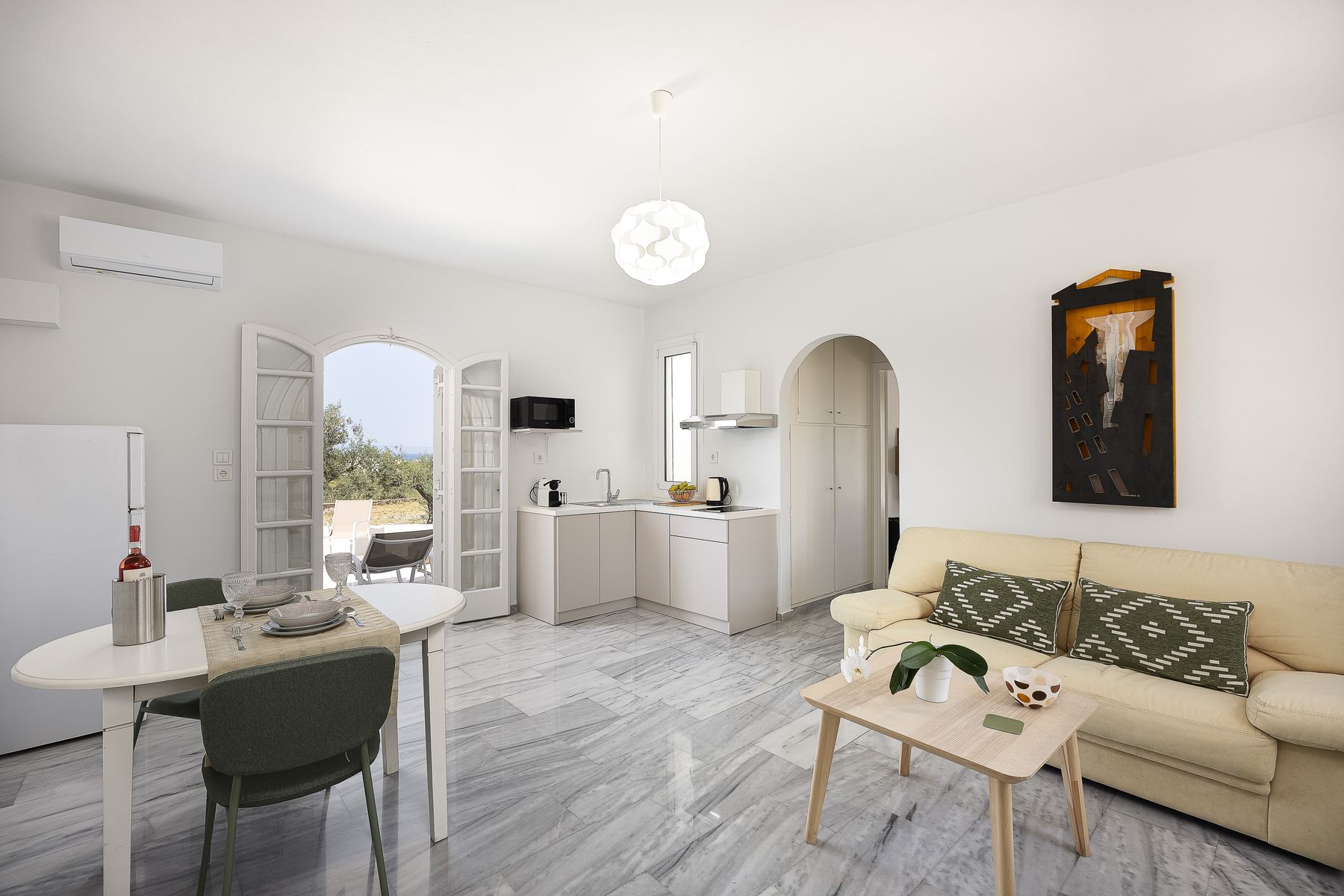 Modernist Suite With Spa Bath