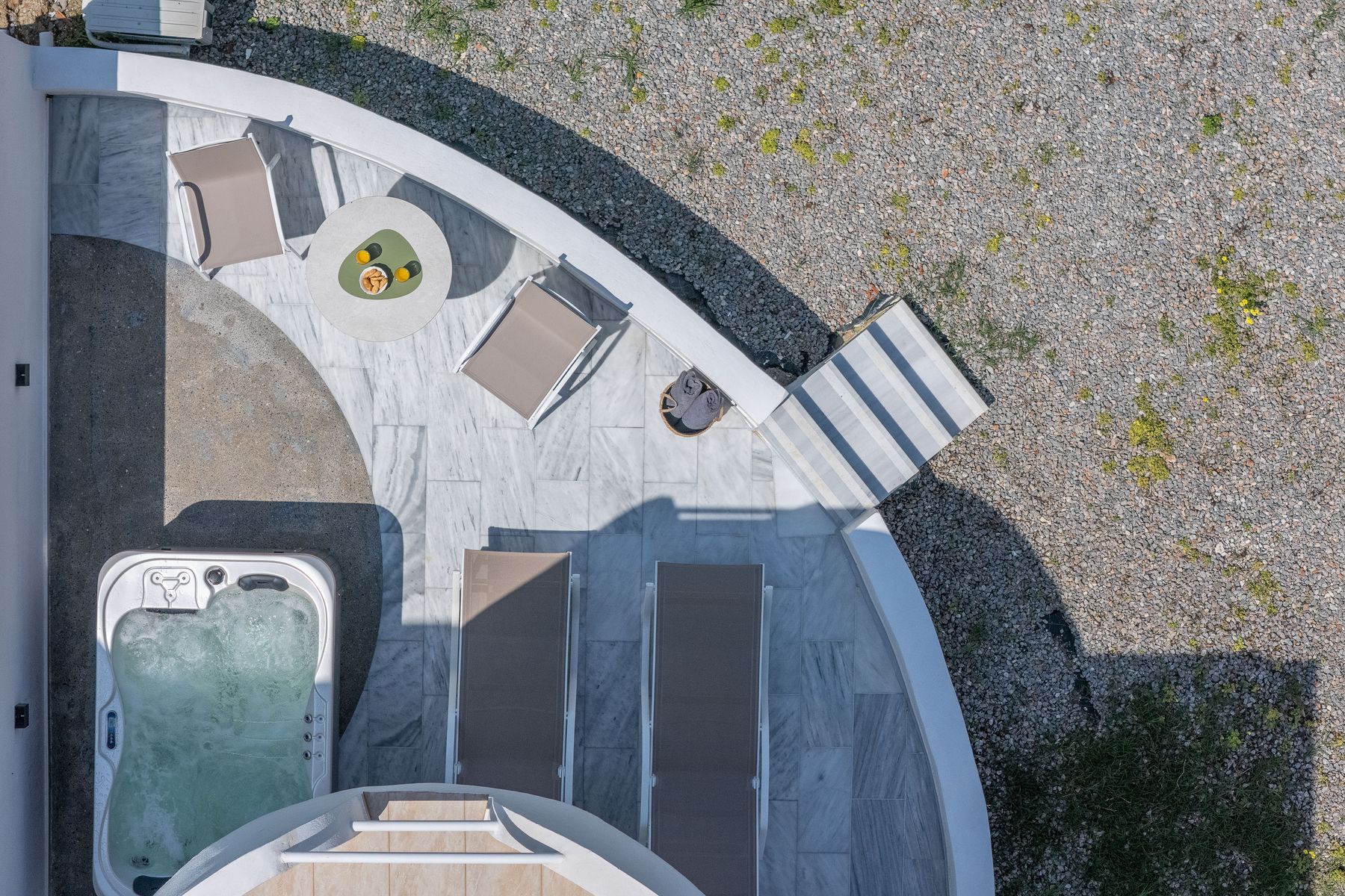 Outdoor Modernist Suite With Spa Bath 