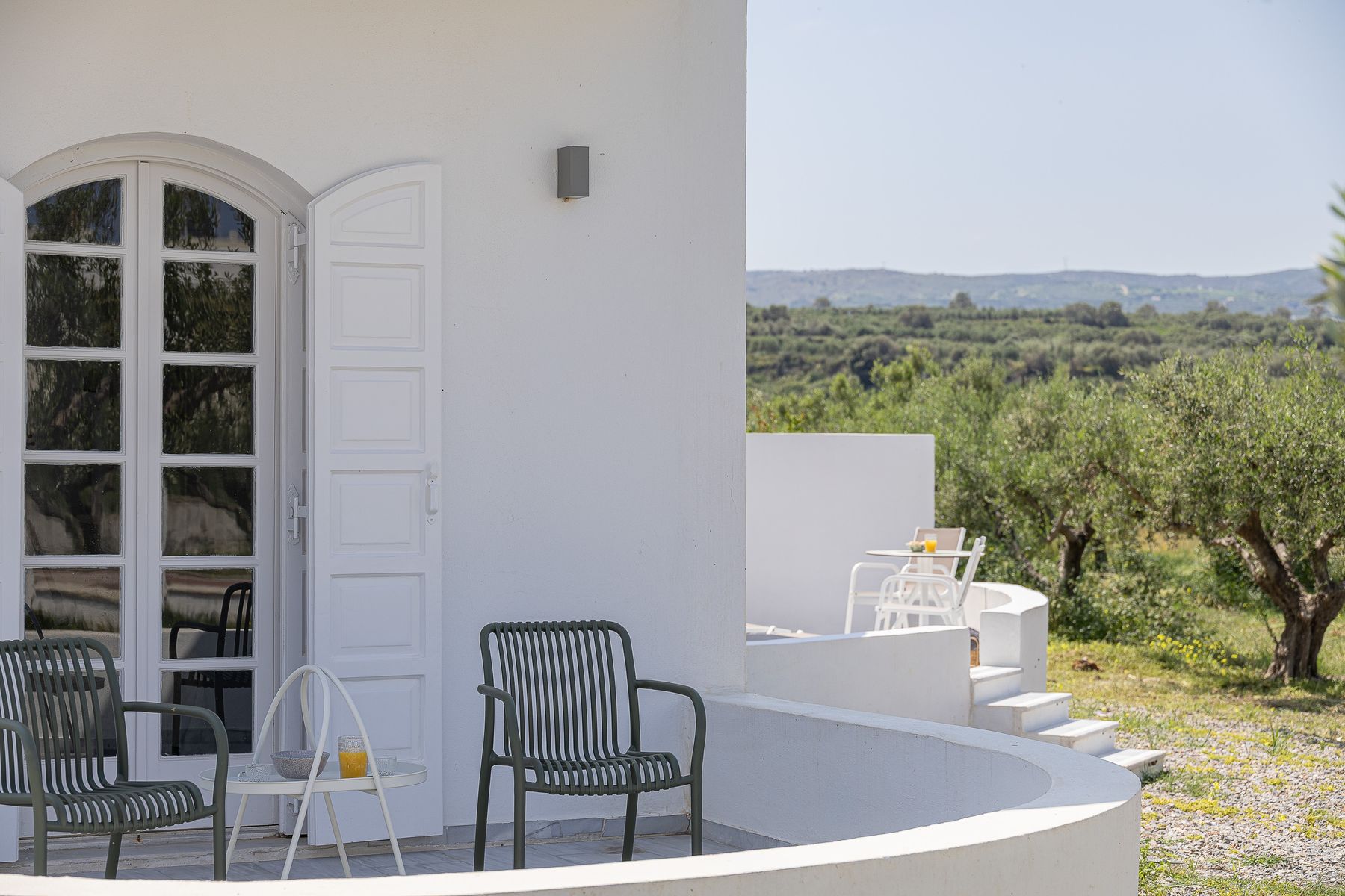 Outdoor Modernist Suite With Spa Bath 
