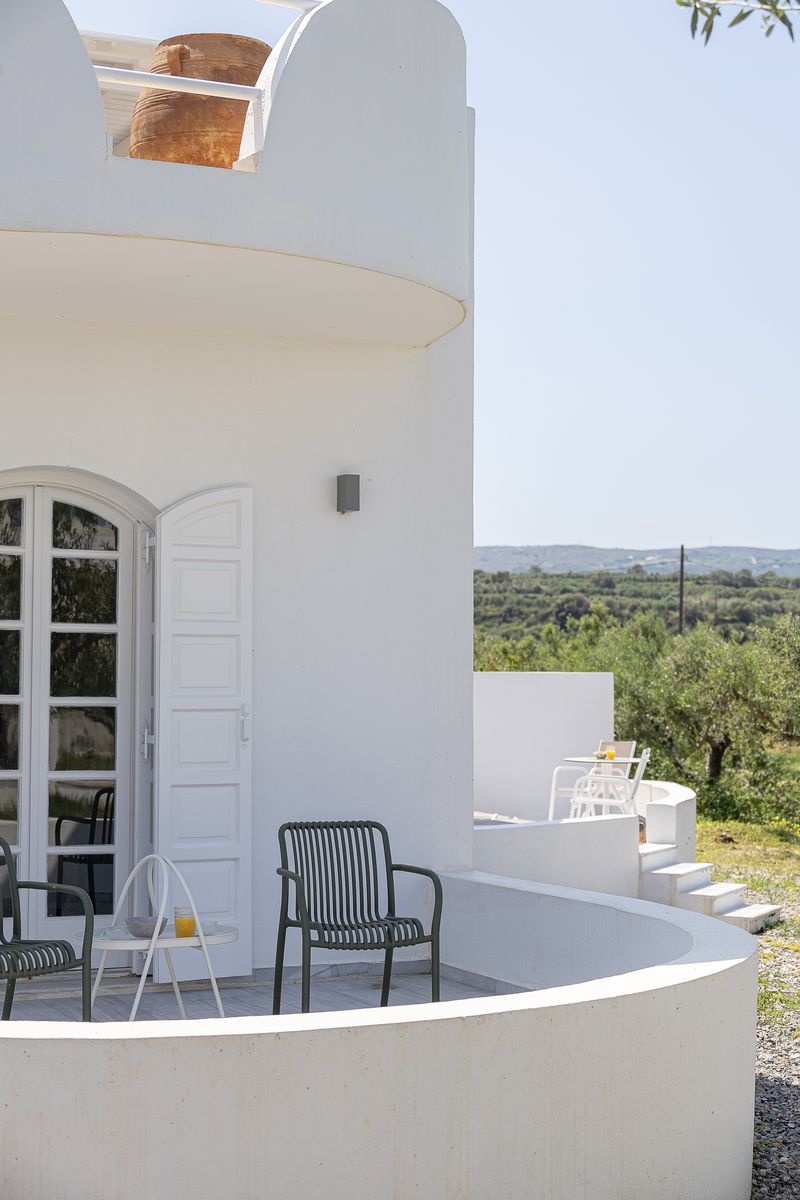 Outdoor Modernist Suite With Spa Bath 