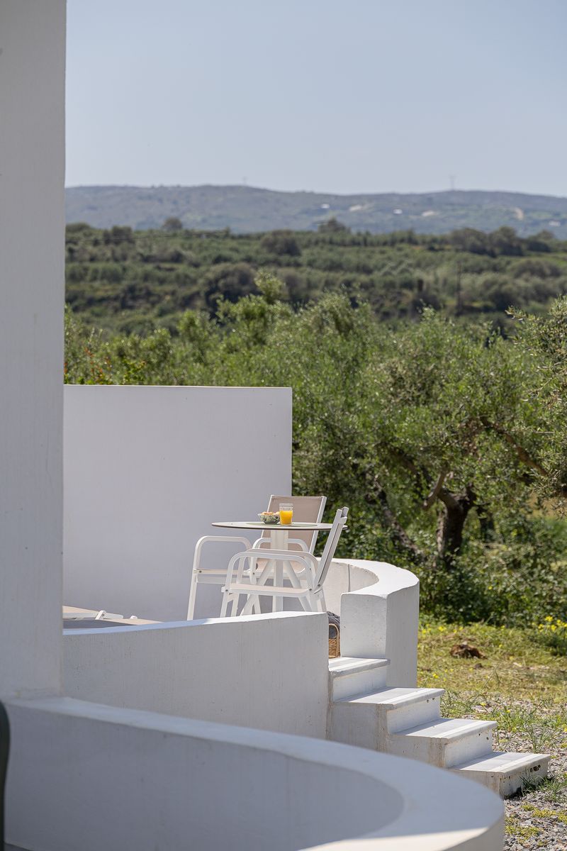 Outdoor Modernist Suite With Spa Bath 