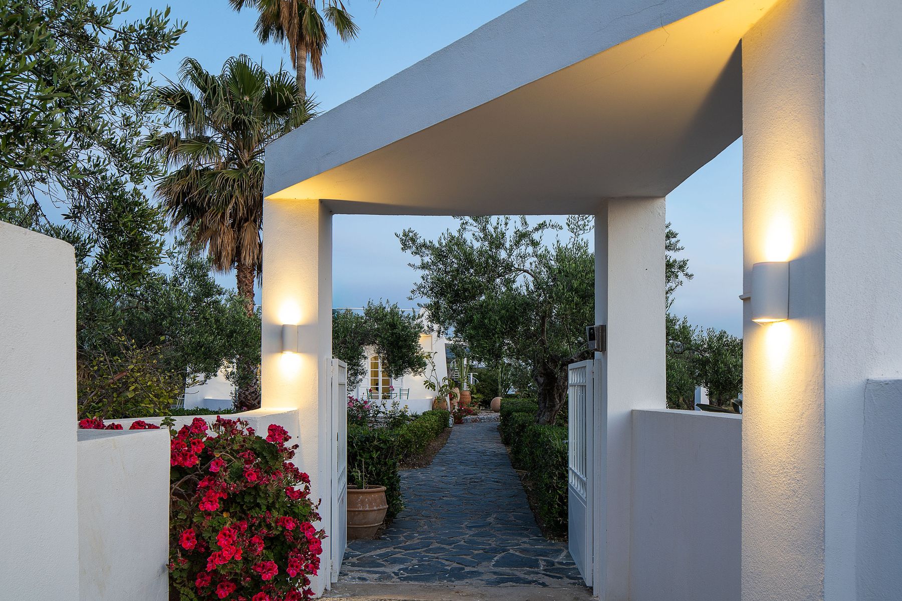 Outdoor Modernist Pool Villa 