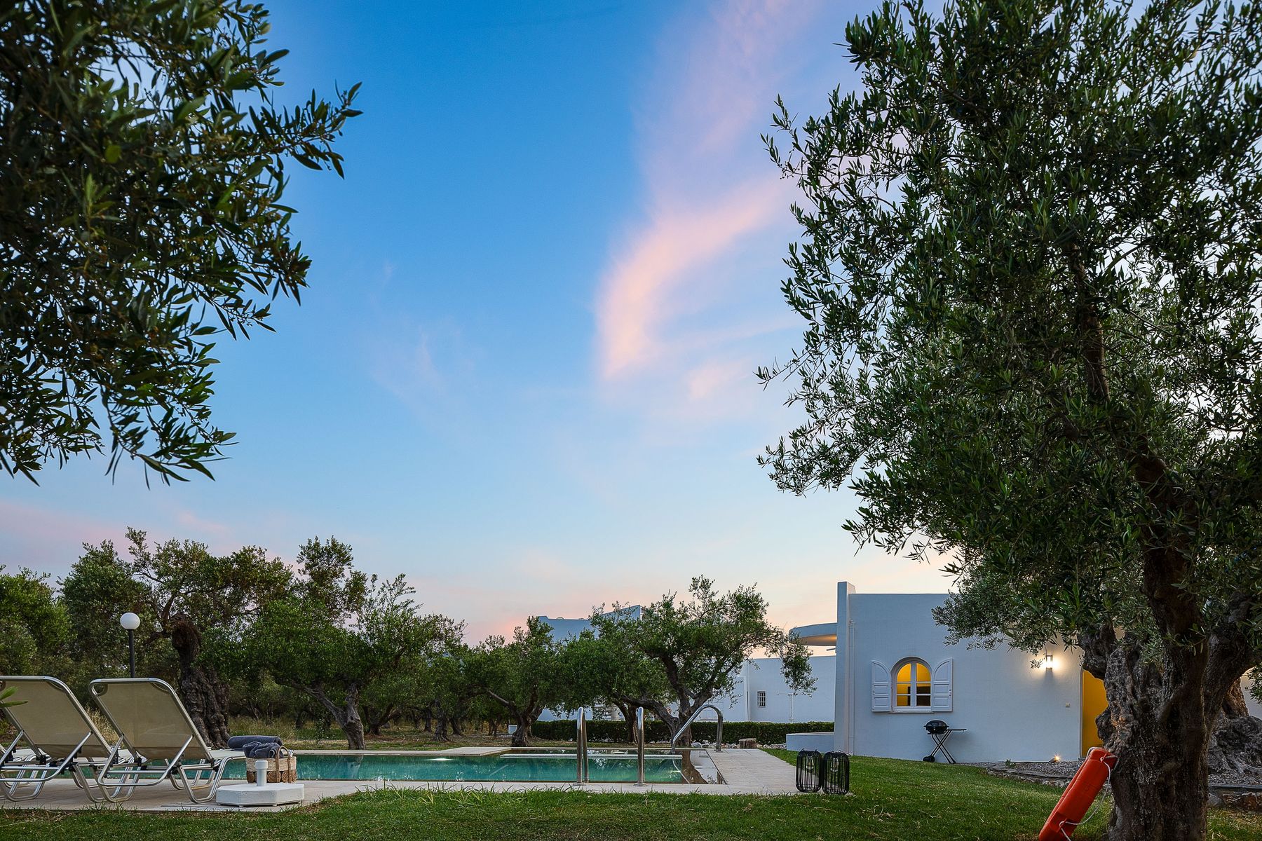 Outdoor Modernist Pool Villa 