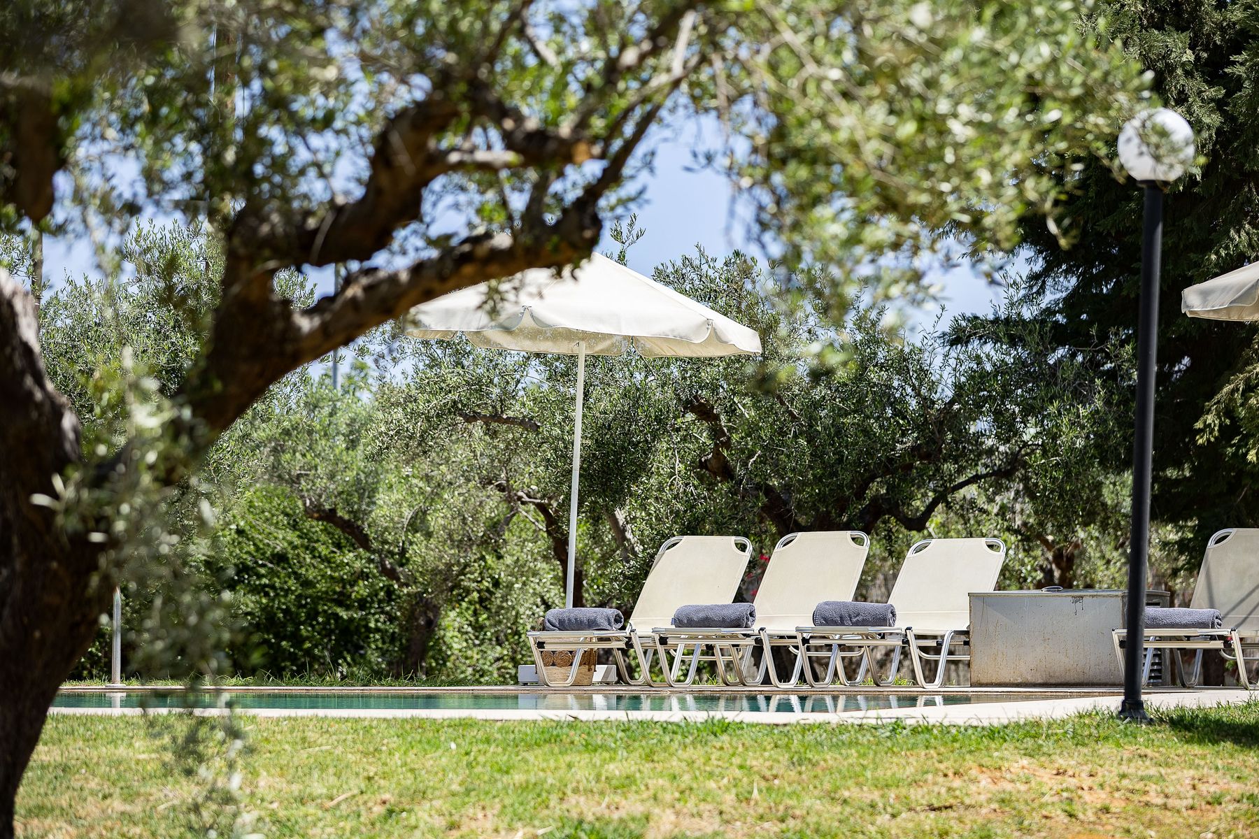 Outdoor Modernist Pool Villa 