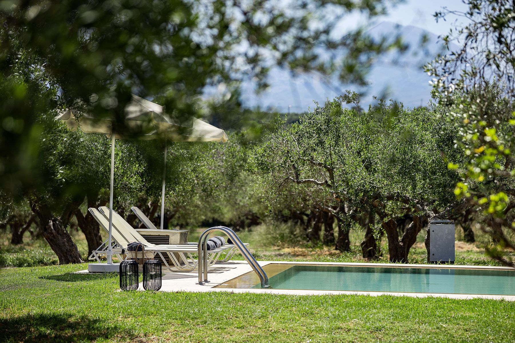 Outdoor Modernist Pool Villa 