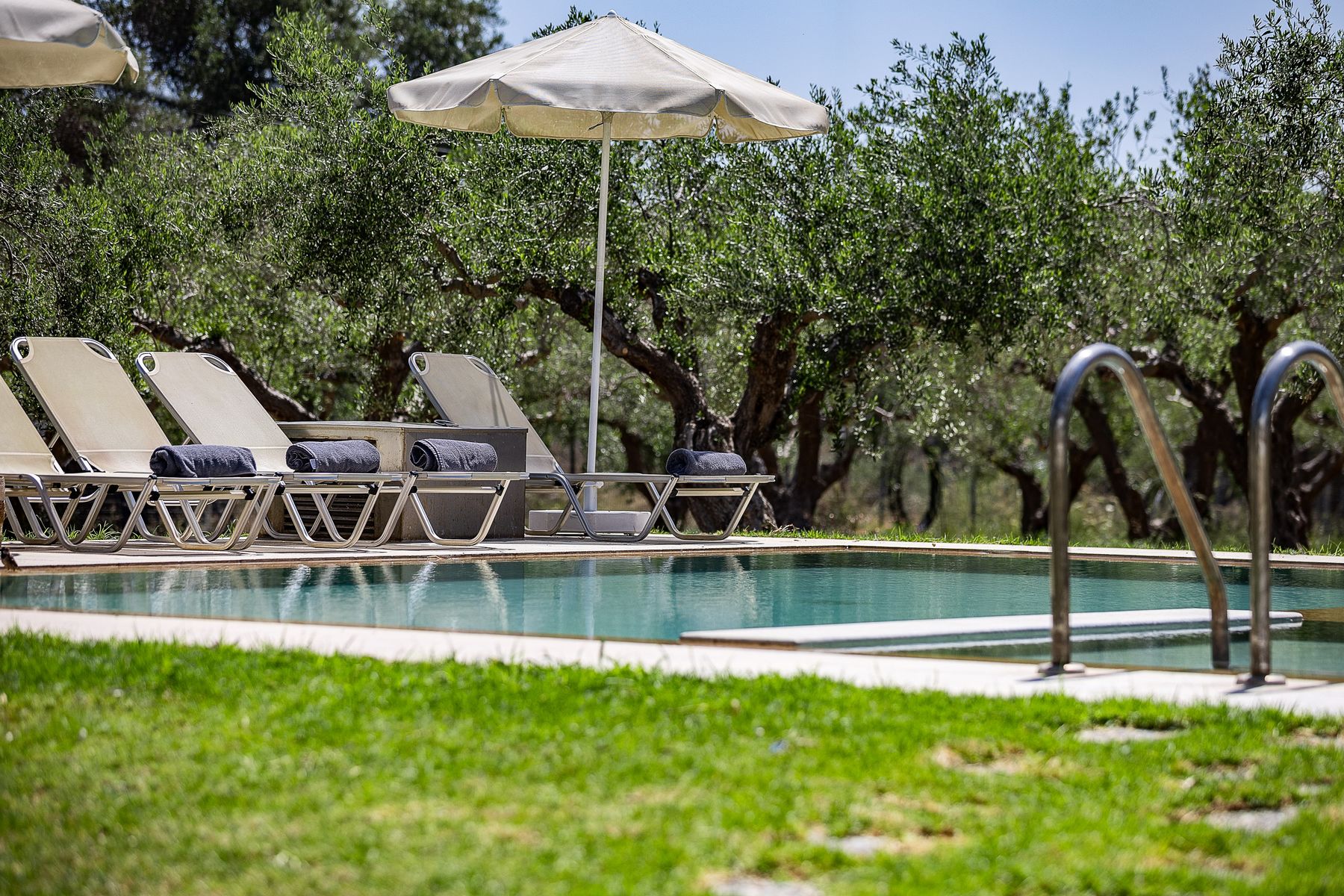Outdoor Modernist Pool Villa 