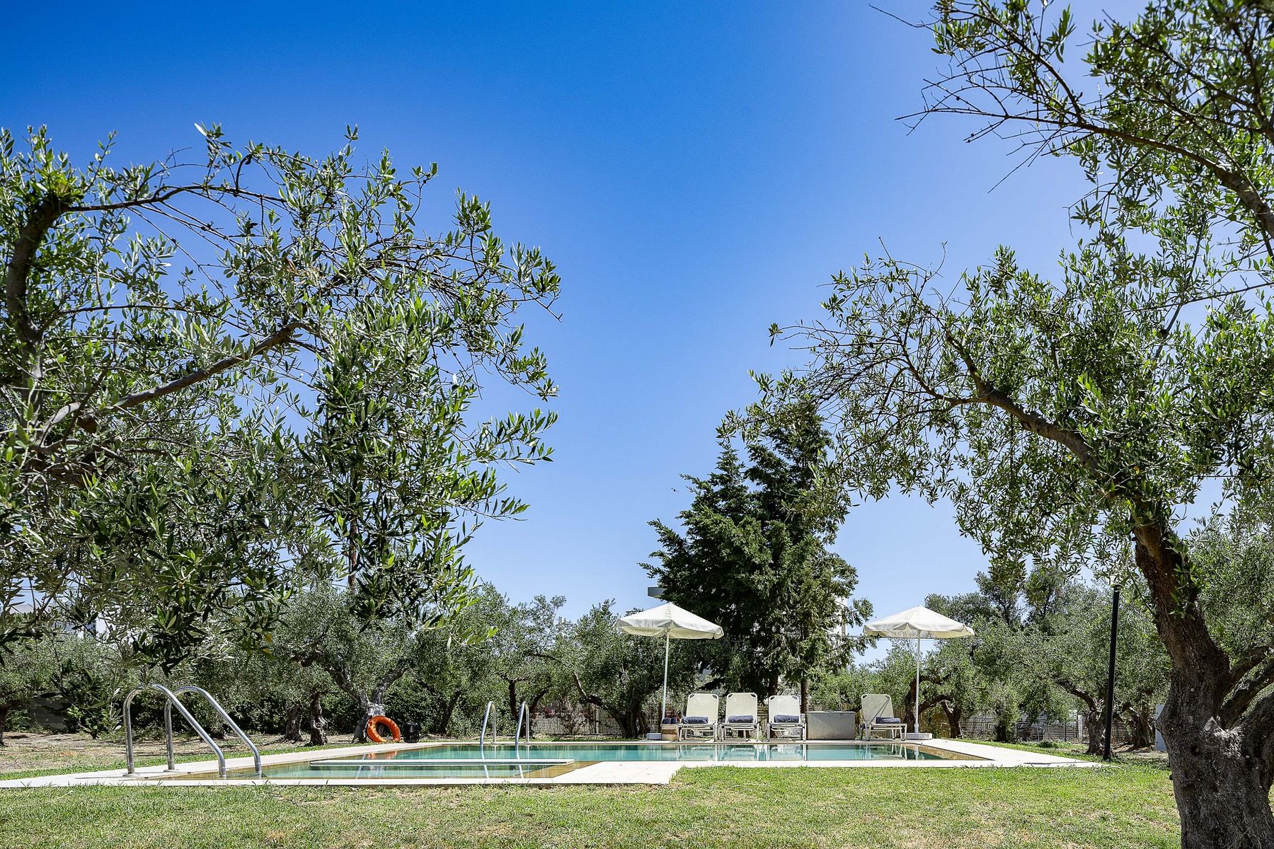 Outdoor Modernist Pool Villa 