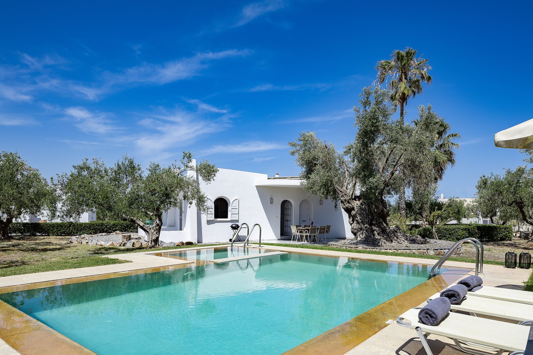 Outdoor Modernist Pool Villa 
