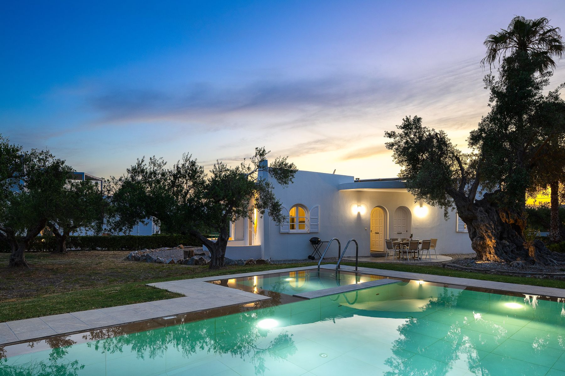 Outdoor Modernist Pool Villa 