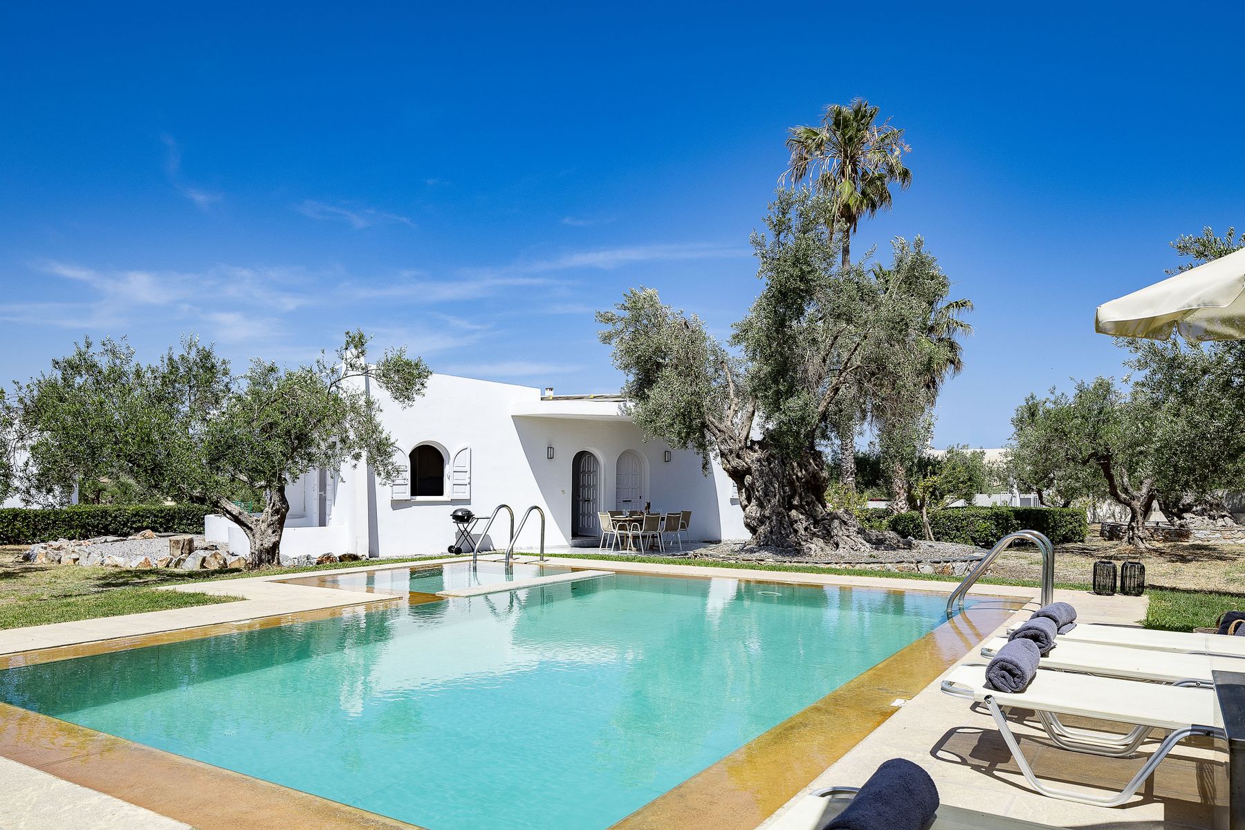 Outdoor Modernist Pool Villa 