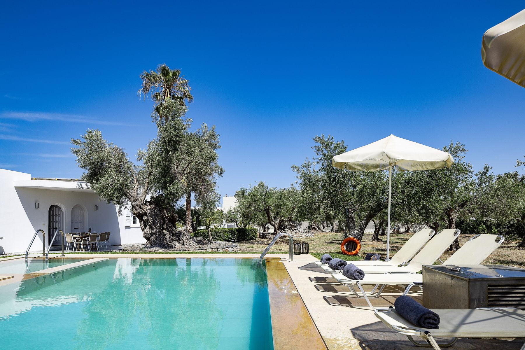 Outdoor Modernist Pool Villa 