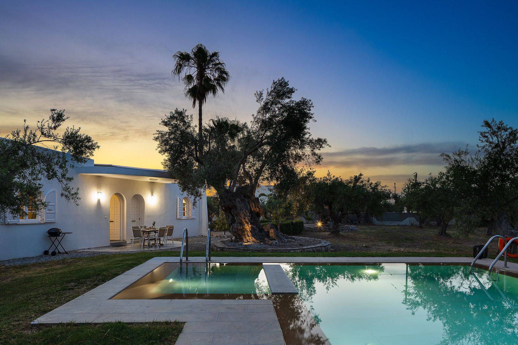 Outdoor Modernist Pool Villa 