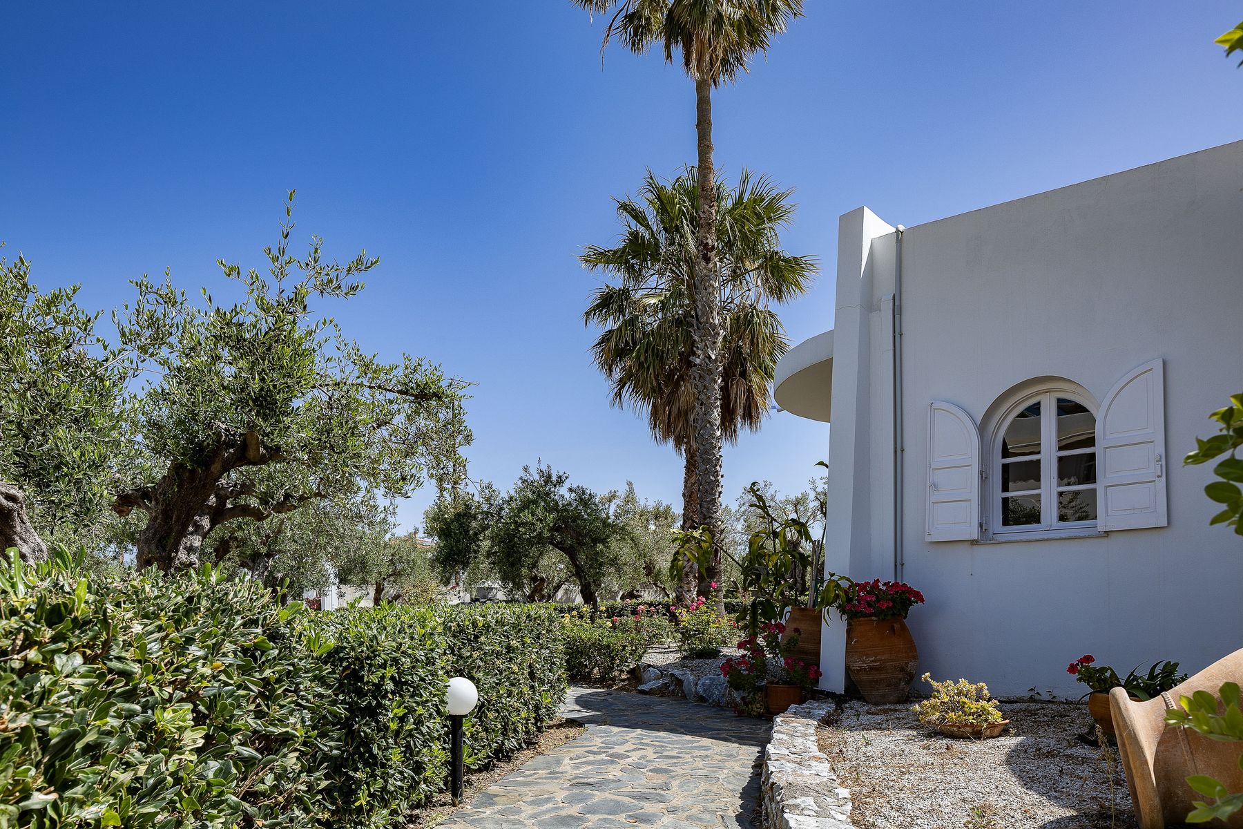 Outdoor Modernist Pool Villa 