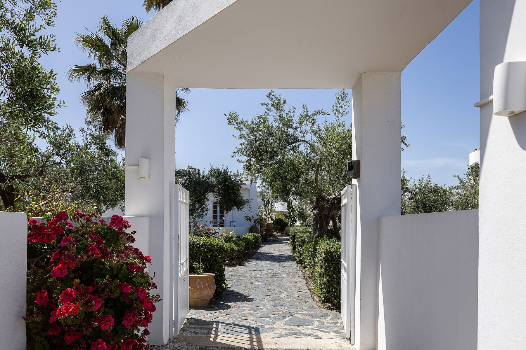 Outdoor Modernist Pool Villa 