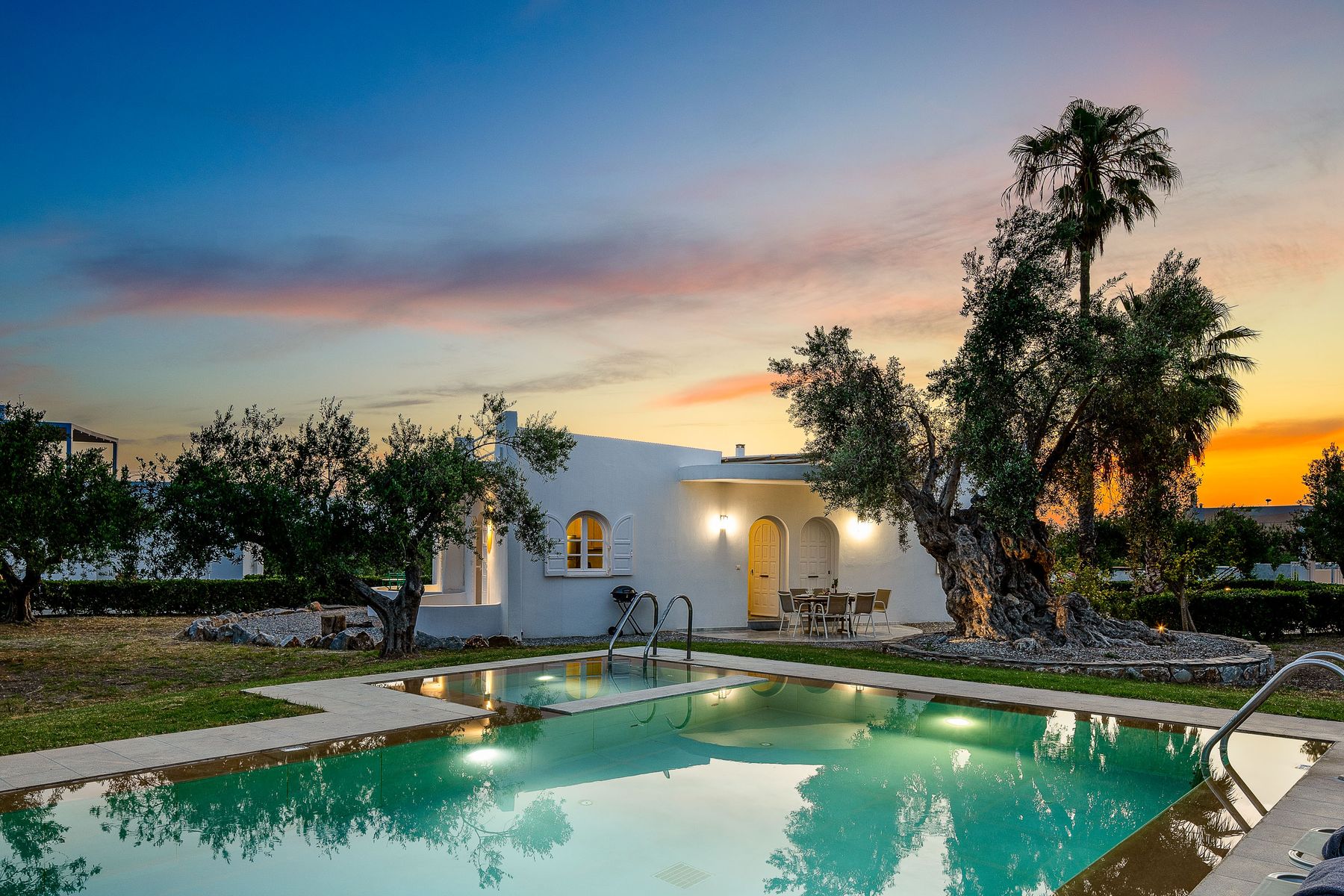 Outdoor Modernist Pool Villa 
